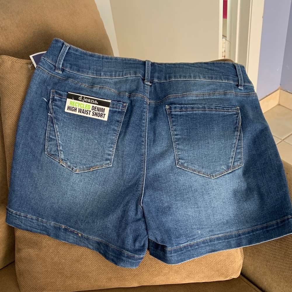 D. Jeans Women's Classic Blue Jean Shorts - Picture 2 of 3